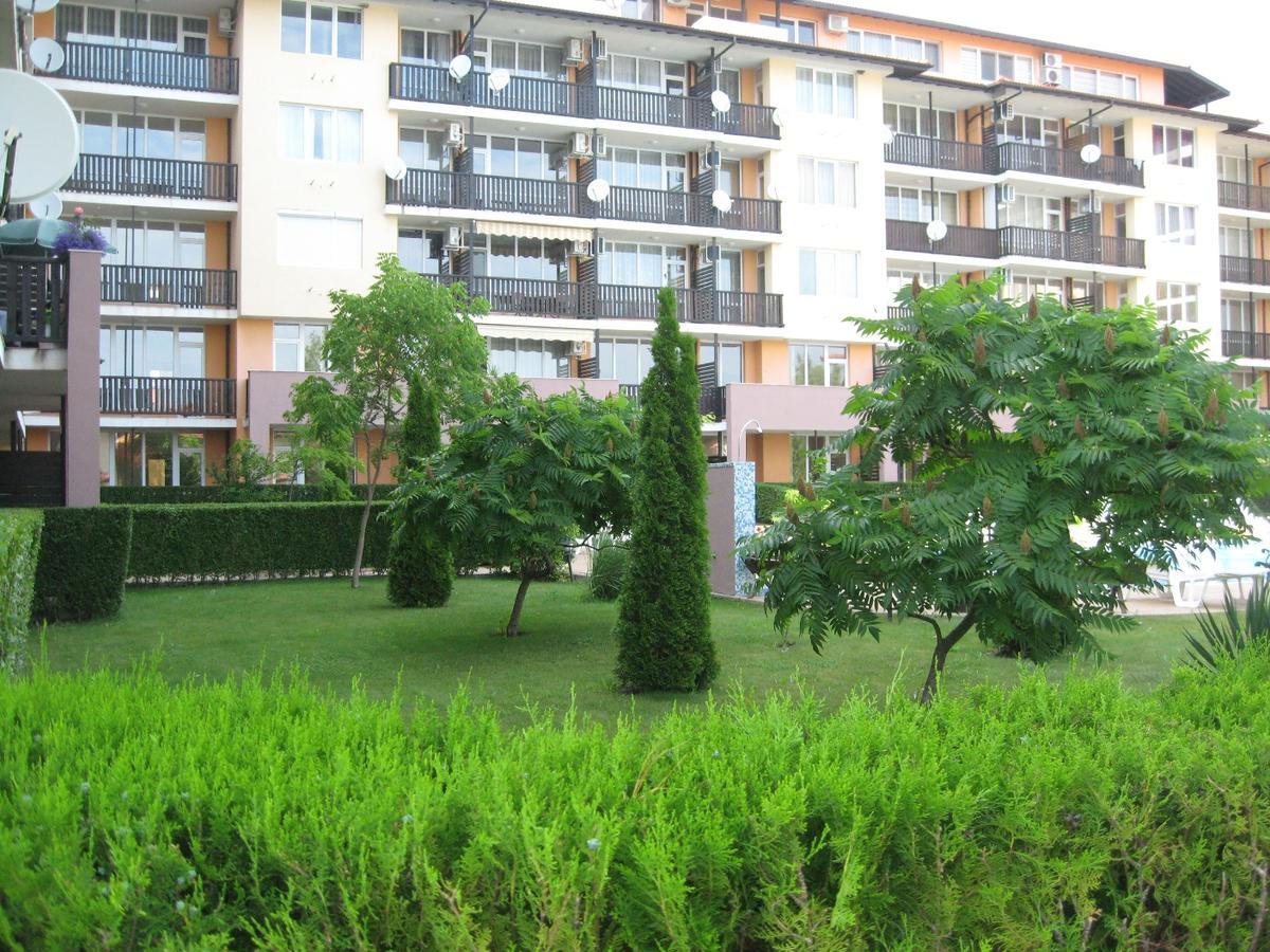 Apartcomplex Chateau Aheloy Exterior foto