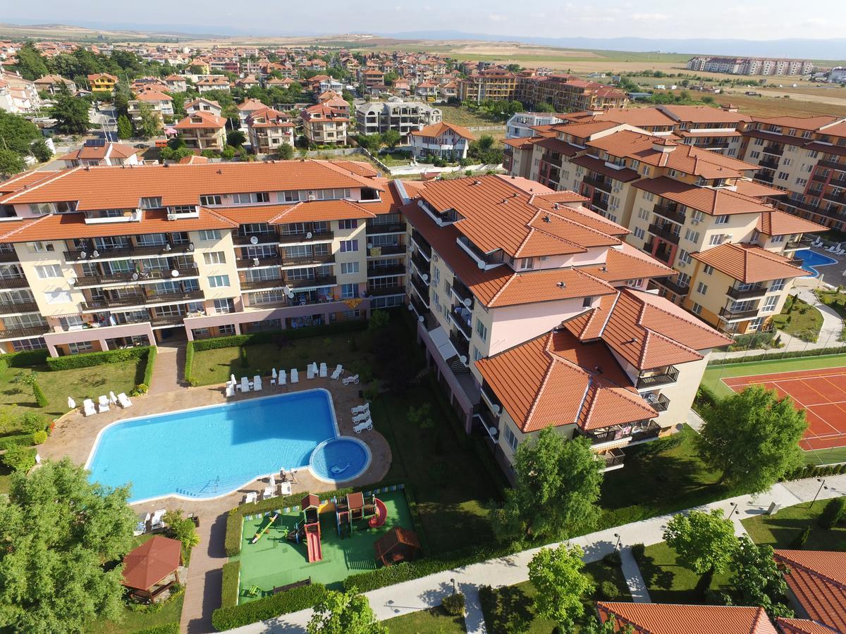 Apartcomplex Chateau Aheloy Exterior foto